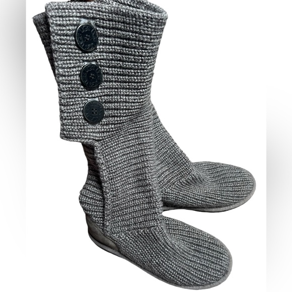 UGG Classic Cardy Boots Warm sweater Button pull down and Sheepskin Grey 6 - Picture 2 of 5